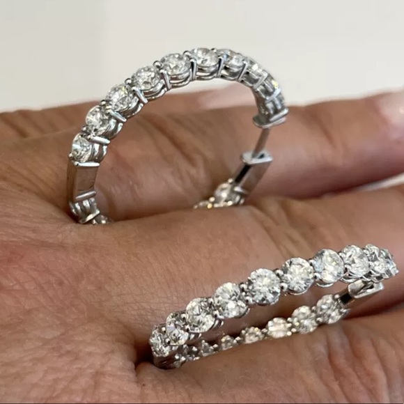 ROUND BRILLIANT DIAMOND 18KT WHITE GOLD EARRINGS - Picture 7 of 17